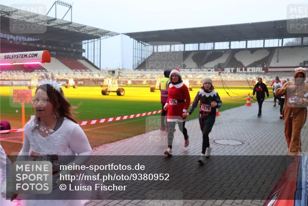 07.12.2025 - St. Pauli X-Mass-Run No. 15 Luisa Fischer http://msf.ph/oto/9380952 07.12.2025 10:09:37 Ziel 145, 1576, 94, 19, 390, 707, 786, 789, 800, 881, 896, 899, 947, 960, 1002, 1031, 1176, 1243, 1248, 1461, 1465, 1570, 1575, 1576, 1718, 2126, 2521, 3212, 3300, 3332, 3335, 3484, 3493, 3671, 3756, 3891, 3904, 3907, 4066, 4067, 4068, 4113, 4666 meine-sportfotos.de