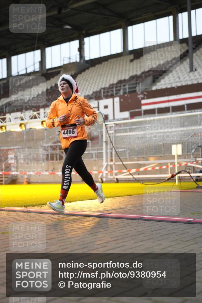 07.12.2025 - St. Pauli X-Mass-Run No. 15 Patografie http://msf.ph/oto/9380954 07.12.2025 10:19:12 Ziel 3455, 3695, 3724, 4115, 4330, 4436, 4437, 4438, 4466, 4473, 4475, 4498 meine-sportfotos.de