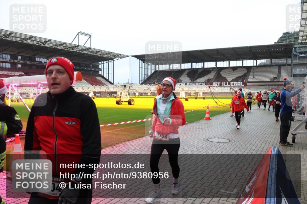 07.12.2025 - St. Pauli X-Mass-Run No. 15 Luisa Fischer http://msf.ph/oto/9380956 07.12.2025 10:43:14 Ziel 44, 15, 604, 1758, 1434, 296, 519, 563, 598, 604, 625, 1272, 1301, 1358, 1434, 1758, 2012, 2013, 2061, 2155, 2157, 2336, 2337, 2621, 2622, 2722, 2802, 2901, 2931, 3381, 3399, 4161, 4394, 4594, 4621, 4857 meine-sportfotos.de