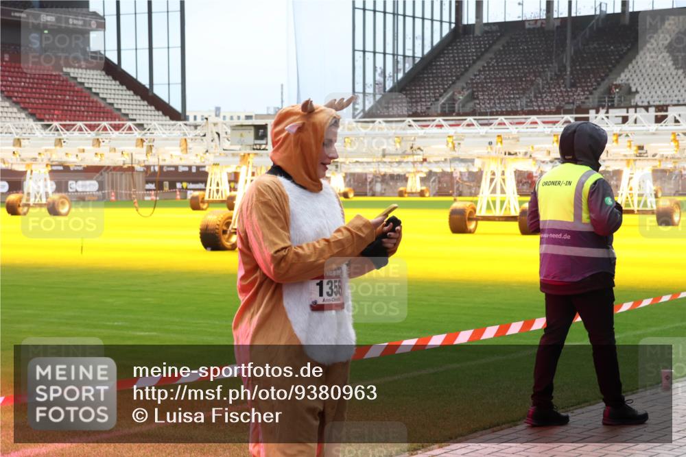 07.12.2025 - St. Pauli X-Mass-Run No. 15 Luisa Fischer http://msf.ph/oto/9380963 07.12.2025 10:43:16 Ziel 1358, 296, 519, 563, 598, 604, 625, 1272, 1301, 1358, 1434, 1758, 2012, 2013, 2052, 2053, 2061, 2155, 2157, 2336, 2337, 2621, 2622, 2722, 2802, 2901, 2931, 3381, 3399, 4161, 4394, 4594, 4621, 4857 meine-sportfotos.de