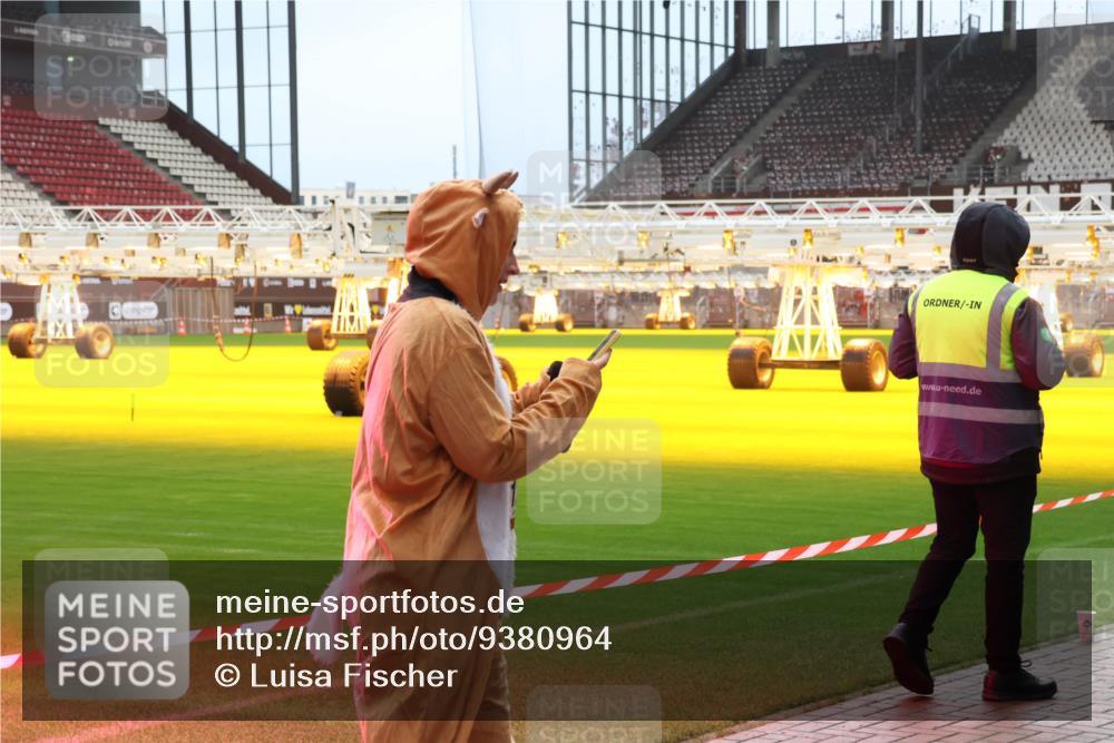 07.12.2025 - St. Pauli X-Mass-Run No. 15 Luisa Fischer http://msf.ph/oto/9380964 07.12.2025 10:43:16 Ziel 296, 519, 563, 598, 604, 625, 1272, 1301, 1358, 1434, 1758, 2012, 2013, 2052, 2053, 2061, 2155, 2157, 2336, 2337, 2621, 2622, 2722, 2802, 2901, 2931, 3381, 3399, 4161, 4394, 4594, 4621, 4857 meine-sportfotos.de