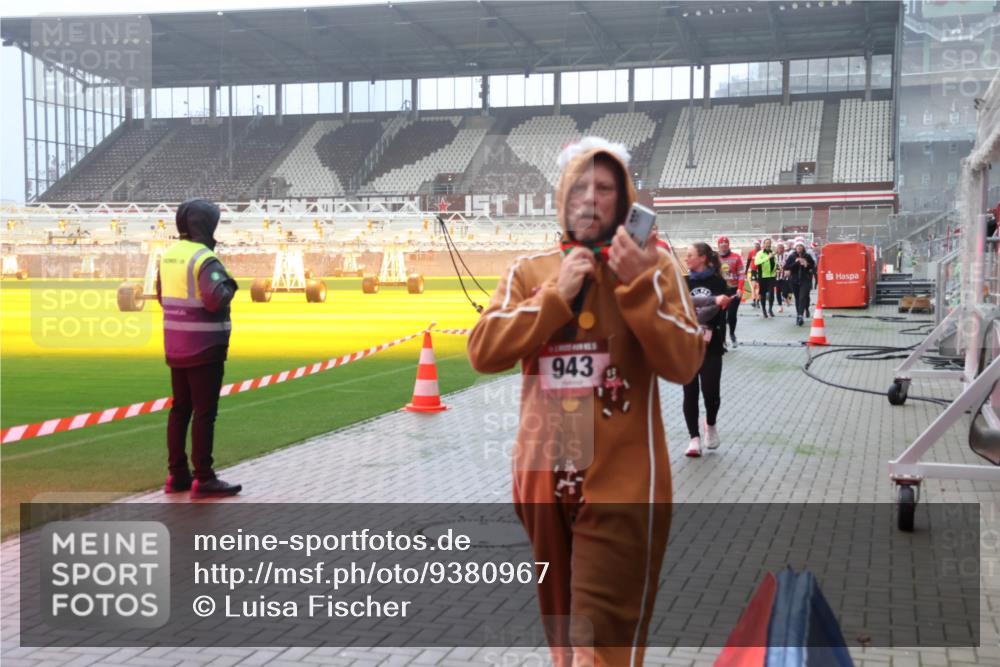 07.12.2025 - St. Pauli X-Mass-Run No. 15 Luisa Fischer http://msf.ph/oto/9380967 07.12.2025 10:09:39 Ziel 943, 19, 390, 786, 789, 800, 881, 896, 899, 947, 960, 1002, 1031, 1176, 1243, 1248, 1461, 1465, 1570, 1575, 1576, 1718, 2126, 2521, 3300, 3332, 3335, 3484, 3493, 3756, 3891, 3904, 3907, 4066, 4067, 4068, 4113, 4666 meine-sportfotos.de
