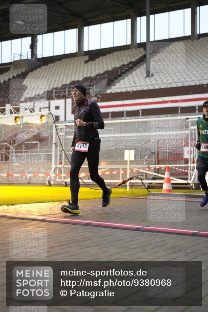 07.12.2025 - St. Pauli X-Mass-Run No. 15 Patografie http://msf.ph/oto/9380968 07.12.2025 10:19:15 Ziel 3011, 3013, 3695, 4115, 4436, 4437, 4438, 4466, 4473 meine-sportfotos.de