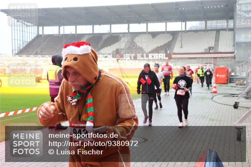 07.12.2025 - St. Pauli X-Mass-Run No. 15 Luisa Fischer http://msf.ph/oto/9380972 07.12.2025 10:09:40 Ziel 943, 390, 19, 390, 786, 789, 800, 881, 896, 899, 947, 960, 1002, 1176, 1243, 1248, 1461, 1465, 1570, 1575, 1576, 1718, 2126, 2521, 3300, 3332, 3335, 3484, 3493, 3756, 3891, 3904, 3907, 4066, 4067, 4068, 4113, 4666 meine-sportfotos.de