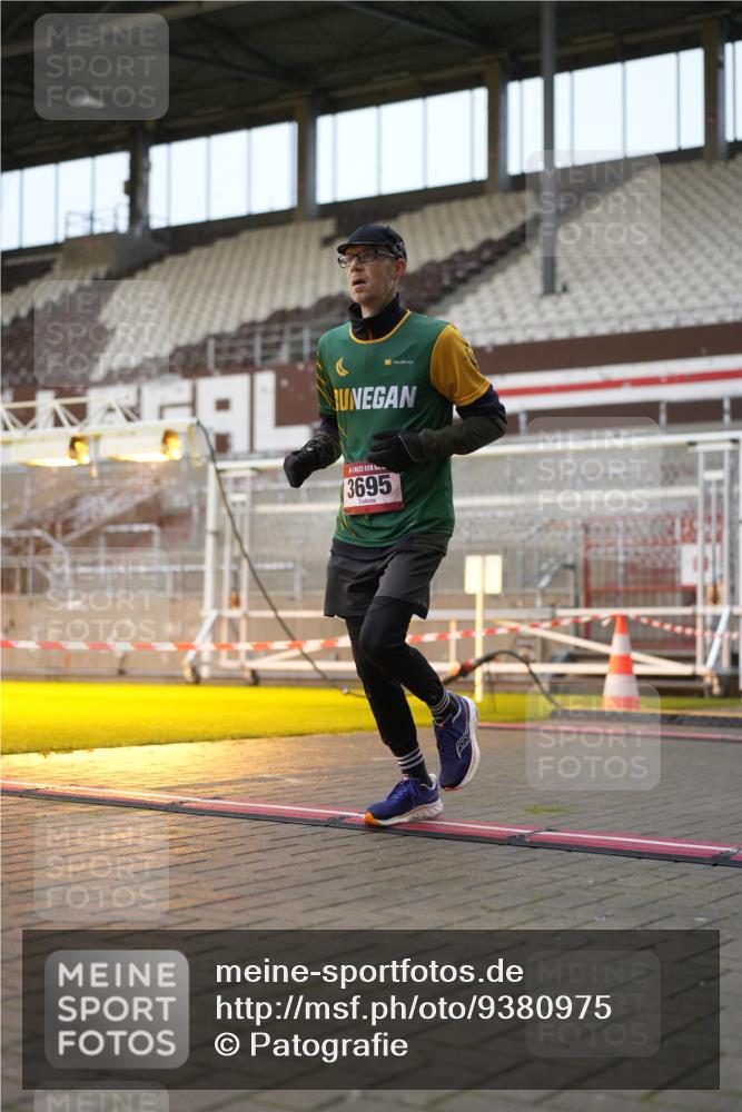 07.12.2025 - St. Pauli X-Mass-Run No. 15 Patografie http://msf.ph/oto/9380975 07.12.2025 10:19:16 Ziel 3011, 3013, 3695, 4115, 4436, 4438, 4466 meine-sportfotos.de