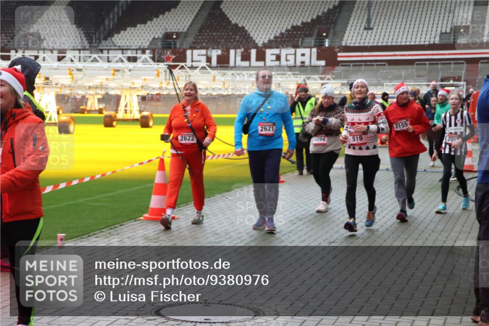 07.12.2025 - St. Pauli X-Mass-Run No. 15 Luisa Fischer http://msf.ph/oto/9380976 07.12.2025 10:43:18 Ziel 2621, 2155, 2622, 4394, 519, 201, 296, 519, 563, 598, 604, 625, 1272, 1301, 1358, 1434, 1758, 1814, 1936, 2012, 2013, 2052, 2053, 2061, 2155, 2157, 2336, 2337, 2621, 2622, 2722, 2802, 2901, 2931, 3381, 4161, 4394, 4594, 4621, 4857 meine-sportfotos.de