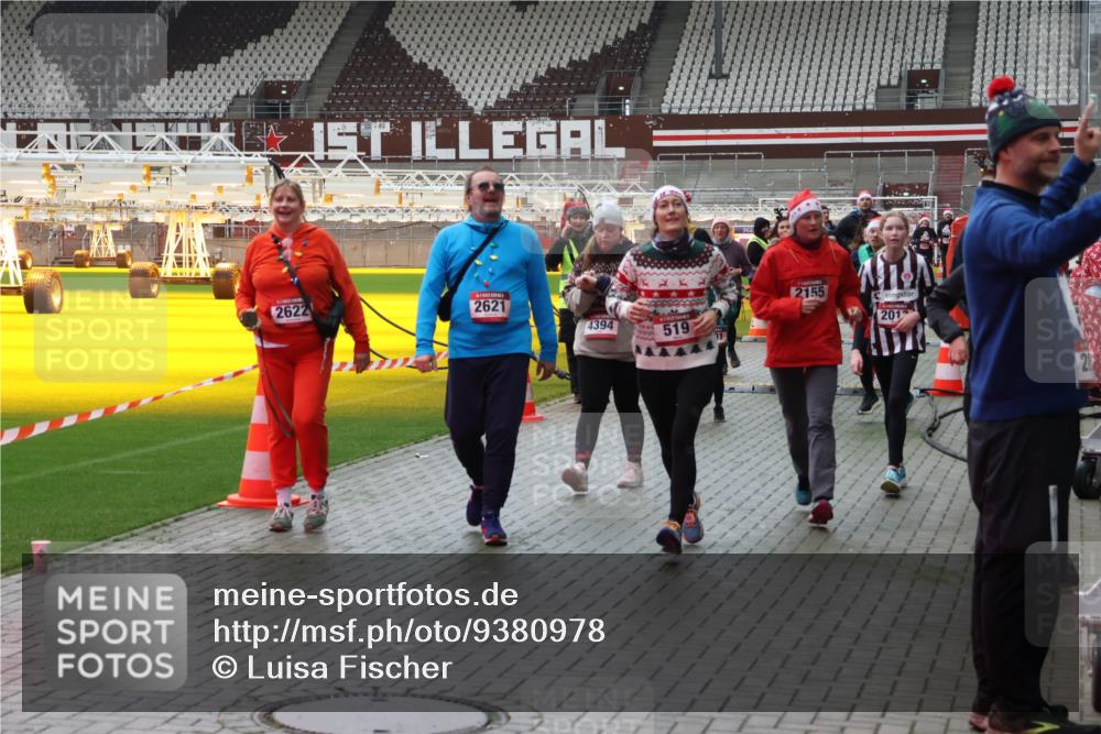07.12.2025 - St. Pauli X-Mass-Run No. 15 Luisa Fischer http://msf.ph/oto/9380978 07.12.2025 10:43:18 Ziel 2622, 2621, 4394, 519, 2155, 201, 296, 519, 563, 598, 604, 625, 1272, 1301, 1358, 1434, 1758, 1814, 1936, 2012, 2013, 2052, 2053, 2061, 2155, 2157, 2336, 2337, 2621, 2622, 2722, 2802, 2901, 2931, 3381, 4161, 4394, 4594, 4621, 4857 meine-sportfotos.de