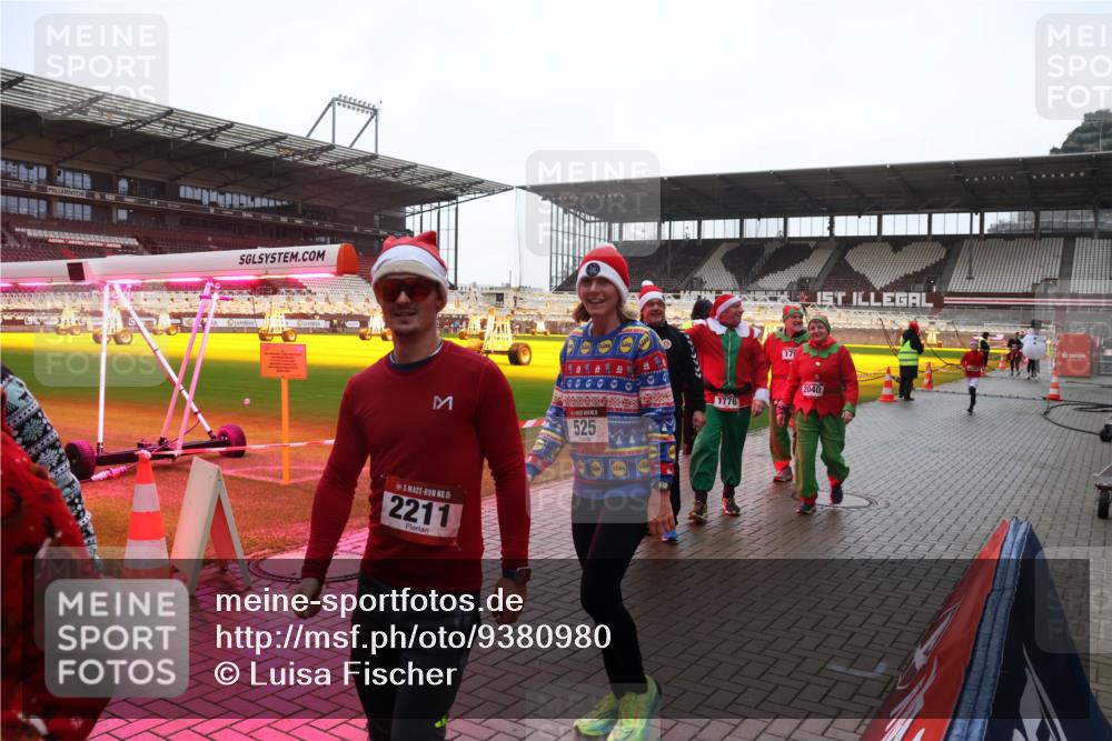 07.12.2025 - St. Pauli X-Mass-Run No. 15 Luisa Fischer http://msf.ph/oto/9380980 07.12.2025 11:15:38 Ziel 525, 15, 2211, 4, 1776, 17, 2040, 313, 391, 922, 1218, 1282, 1623, 1627, 1662, 3133 meine-sportfotos.de
