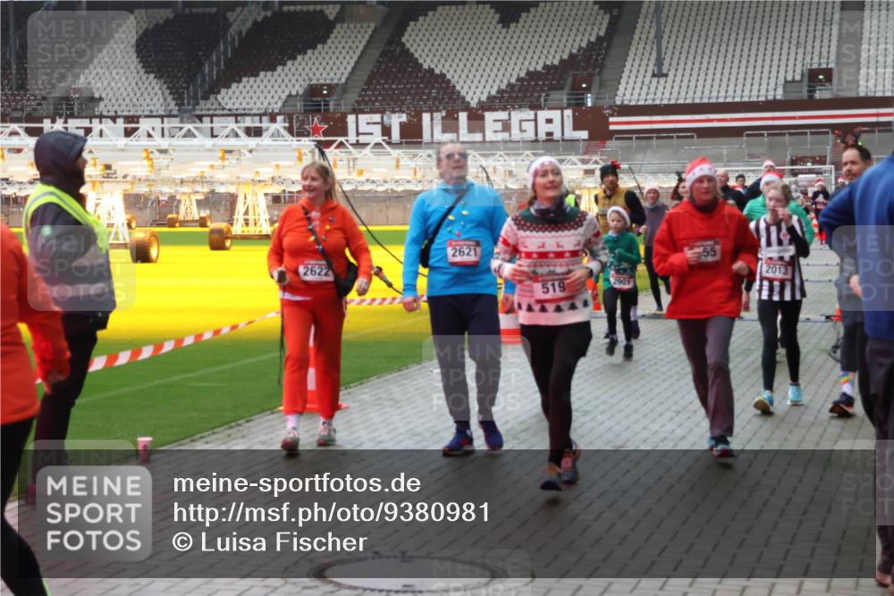 07.12.2025 - St. Pauli X-Mass-Run No. 15 Luisa Fischer http://msf.ph/oto/9380981 07.12.2025 10:43:19 Ziel 2622, 2621, 519, 2901, 55, 2013, 296, 519, 563, 598, 604, 625, 1272, 1301, 1358, 1434, 1758, 1814, 1936, 2012, 2013, 2052, 2053, 2061, 2155, 2157, 2336, 2337, 2621, 2622, 2722, 2802, 2901, 3381, 4161, 4394, 4594, 4621, 4857 meine-sportfotos.de