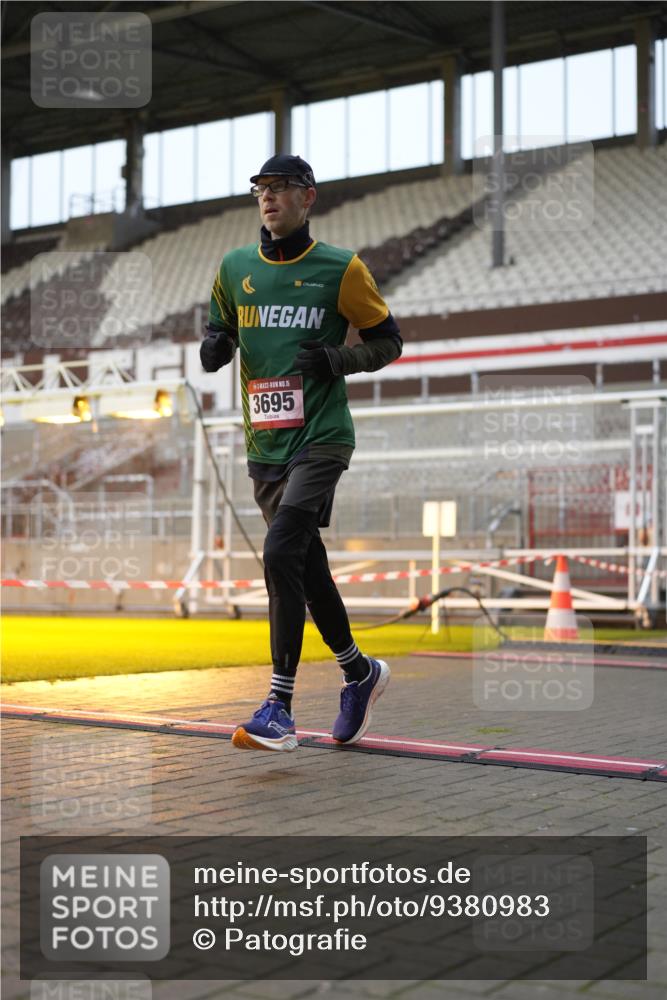 07.12.2025 - St. Pauli X-Mass-Run No. 15 Patografie http://msf.ph/oto/9380983 07.12.2025 10:19:16 Ziel 3011, 3013, 3695, 4115, 4436, 4438, 4466 meine-sportfotos.de