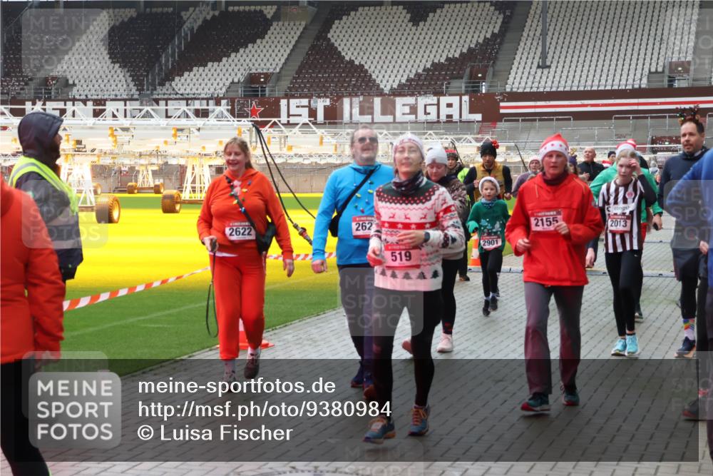 07.12.2025 - St. Pauli X-Mass-Run No. 15 Luisa Fischer http://msf.ph/oto/9380984 07.12.2025 10:43:19 Ziel 2622, 262, 2155, 2013, 2901, 519, 296, 519, 563, 598, 604, 625, 1272, 1301, 1358, 1434, 1758, 1814, 1936, 2012, 2013, 2052, 2053, 2061, 2155, 2157, 2336, 2337, 2621, 2622, 2722, 2802, 2901, 3381, 4161, 4394, 4594, 4621, 4857 meine-sportfotos.de