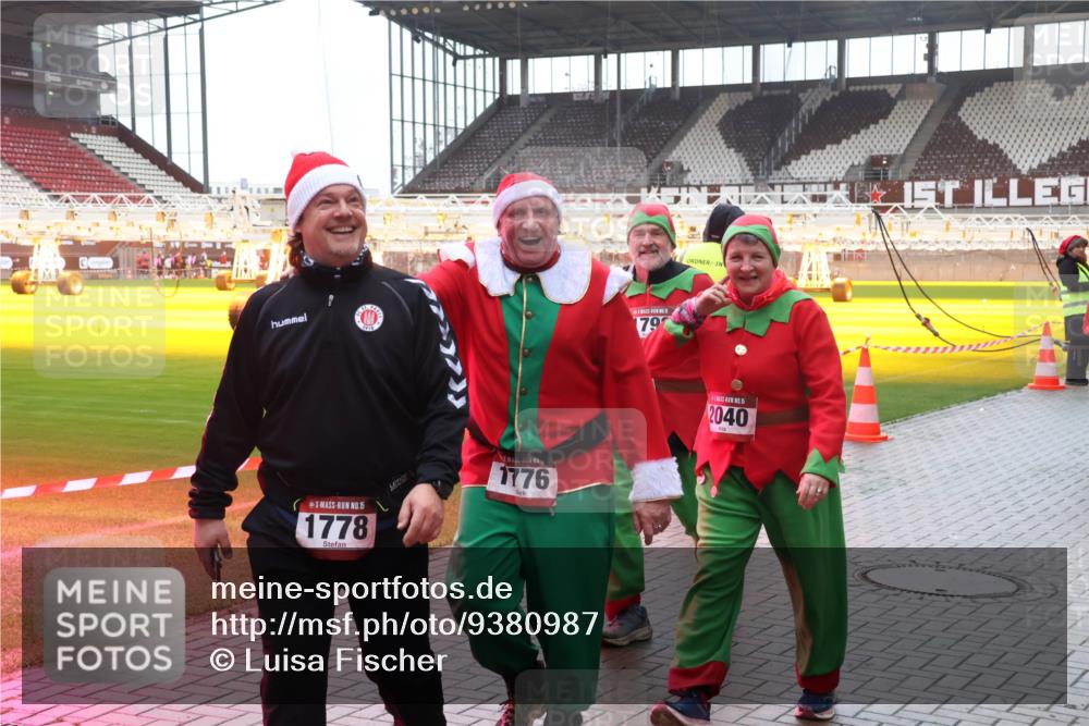 07.12.2025 - St. Pauli X-Mass-Run No. 15 Luisa Fischer http://msf.ph/oto/9380987 07.12.2025 11:15:40 Ziel 15, 1778, 1776, 79, 1, 15, 2040, 313, 391, 922, 1218, 1282, 1623, 1627, 1662, 3133 meine-sportfotos.de