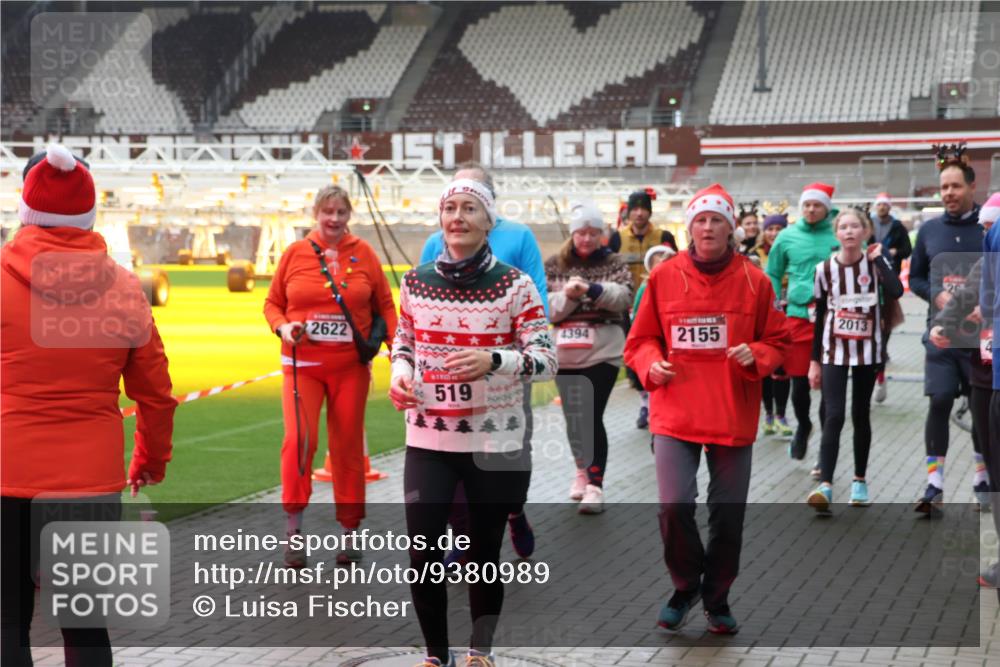 07.12.2025 - St. Pauli X-Mass-Run No. 15 Luisa Fischer http://msf.ph/oto/9380989 07.12.2025 10:43:20 Ziel 2622, 519, 2013, 4394, 2155, 296, 519, 563, 598, 604, 625, 1272, 1301, 1358, 1434, 1758, 1814, 1936, 2012, 2013, 2052, 2053, 2061, 2155, 2336, 2337, 2621, 2622, 2722, 2761, 2762, 2802, 2901, 3381, 4161, 4394, 4594, 4621, 4857 meine-sportfotos.de