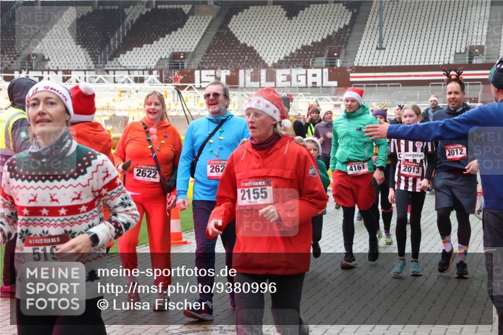07.12.2025 - St. Pauli X-Mass-Run No. 15 Luisa Fischer http://msf.ph/oto/9380996 07.12.2025 10:43:21 Ziel 1, 2622, 262, 2, 15, 519, 15, 2155, 4161, 2013, 2012, 296, 519, 598, 604, 625, 1301, 1358, 1434, 1758, 1814, 1936, 2012, 2052, 2053, 2061, 2155, 2336, 2337, 2621, 2622, 2722, 2724, 2761, 2762, 2802, 2901, 3381, 4161, 4394, 4594, 4621, 4857 meine-sportfotos.de