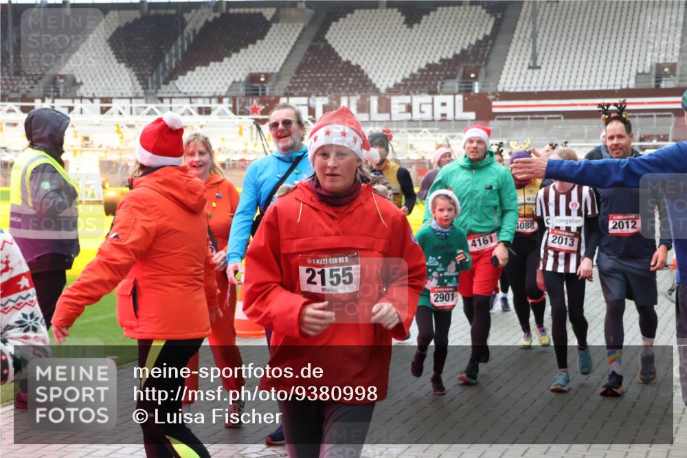 07.12.2025 - St. Pauli X-Mass-Run No. 15 Luisa Fischer http://msf.ph/oto/9380998 07.12.2025 10:43:21 Ziel 15, 4161, 2155, 2901, 4088, 2013, 2012, 296, 519, 598, 604, 625, 1301, 1358, 1434, 1758, 1814, 1936, 2012, 2052, 2053, 2061, 2155, 2336, 2337, 2621, 2622, 2722, 2724, 2761, 2762, 2802, 2901, 3381, 4161, 4394, 4594, 4621, 4857 meine-sportfotos.de