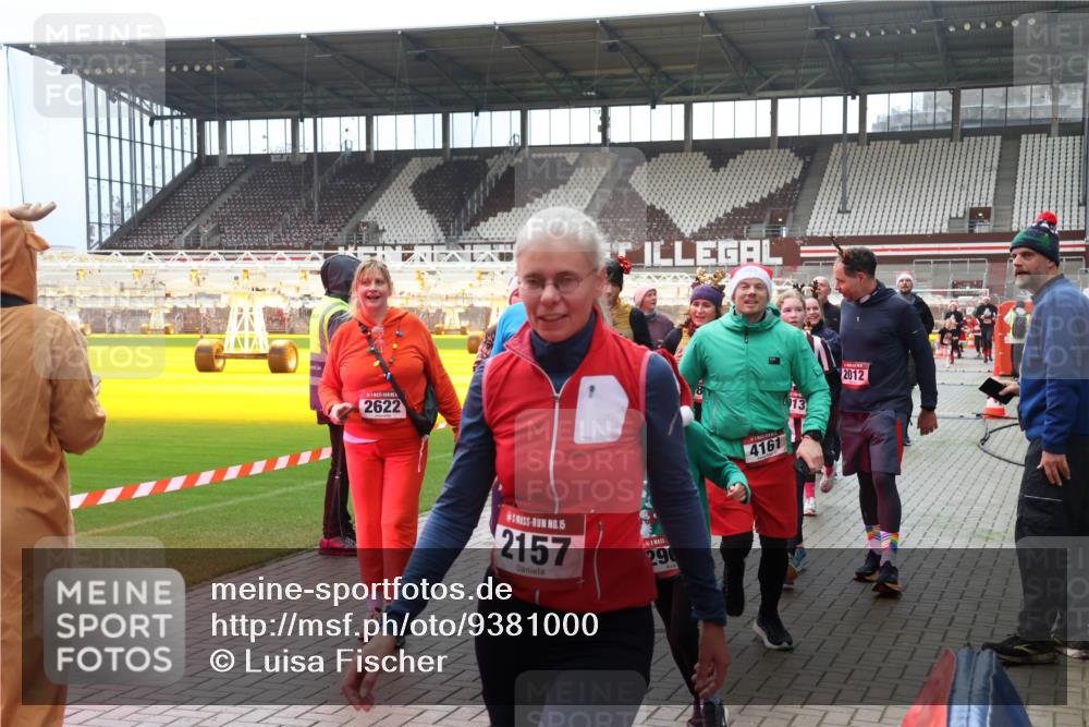 07.12.2025 - St. Pauli X-Mass-Run No. 15 Luisa Fischer http://msf.ph/oto/9381000 07.12.2025 10:43:23 Ziel 2622, 15, 2157, 290, 4161, 2012, 296, 519, 598, 604, 625, 1053, 1301, 1358, 1434, 1616, 1758, 1814, 1936, 2012, 2052, 2053, 2061, 2155, 2336, 2337, 2621, 2622, 2724, 2726, 2761, 2762, 2802, 2901, 3381, 4161, 4394, 4594, 4621, 4857 meine-sportfotos.de