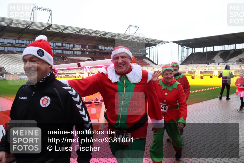 07.12.2025 - St. Pauli X-Mass-Run No. 15 Luisa Fischer http://msf.ph/oto/9381001 07.12.2025 11:15:42 Ziel 1910, 776, 15, 40, 3133, 313, 391, 1218, 1282, 1623, 1627, 1662, 3133 meine-sportfotos.de