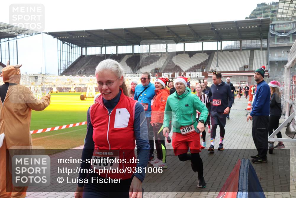 07.12.2025 - St. Pauli X-Mass-Run No. 15 Luisa Fischer http://msf.ph/oto/9381006 07.12.2025 10:43:23 Ziel 15, 2157, 4161, 2012, 296, 519, 598, 604, 625, 1053, 1301, 1358, 1434, 1616, 1758, 1814, 1936, 2012, 2052, 2053, 2061, 2155, 2336, 2337, 2621, 2622, 2724, 2726, 2761, 2762, 2802, 2901, 3381, 4161, 4394, 4594, 4621, 4857 meine-sportfotos.de