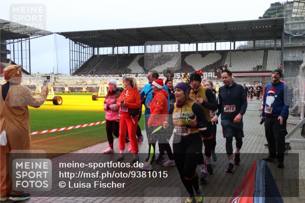 07.12.2025 - St. Pauli X-Mass-Run No. 15 Luisa Fischer http://msf.ph/oto/9381015 07.12.2025 10:43:25 Ziel 622, 26, 2336, 4088, 23, 2012, 899, 296, 519, 598, 604, 625, 1053, 1301, 1358, 1434, 1616, 1758, 1814, 1936, 2012, 2052, 2053, 2061, 2155, 2336, 2337, 2621, 2622, 2724, 2726, 2761, 2762, 2802, 2901, 3381, 4161, 4394, 4594, 4621, 4857 meine-sportfotos.de