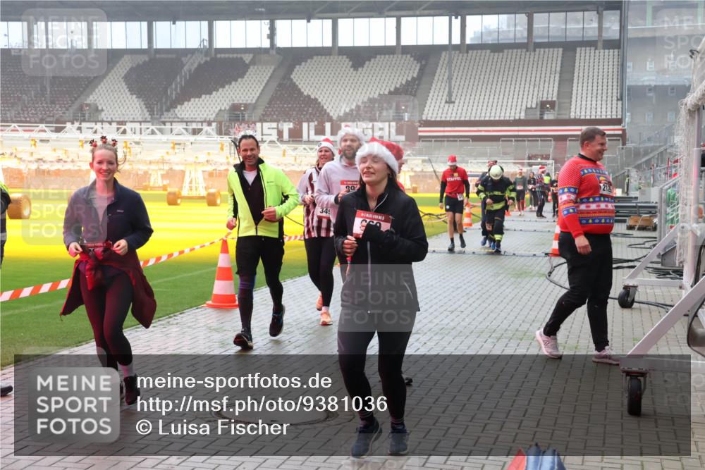 07.12.2025 - St. Pauli X-Mass-Run No. 15 Luisa Fischer http://msf.ph/oto/9381036 07.12.2025 10:09:49 Ziel 349, 39, 15, 218, 401, 19, 800, 881, 896, 899, 960, 1172, 1191, 1243, 1248, 1461, 1465, 1570, 1575, 1576, 1718, 2126, 3300, 3493, 3756, 3891, 4066, 4067, 4068, 4113, 4666 meine-sportfotos.de
