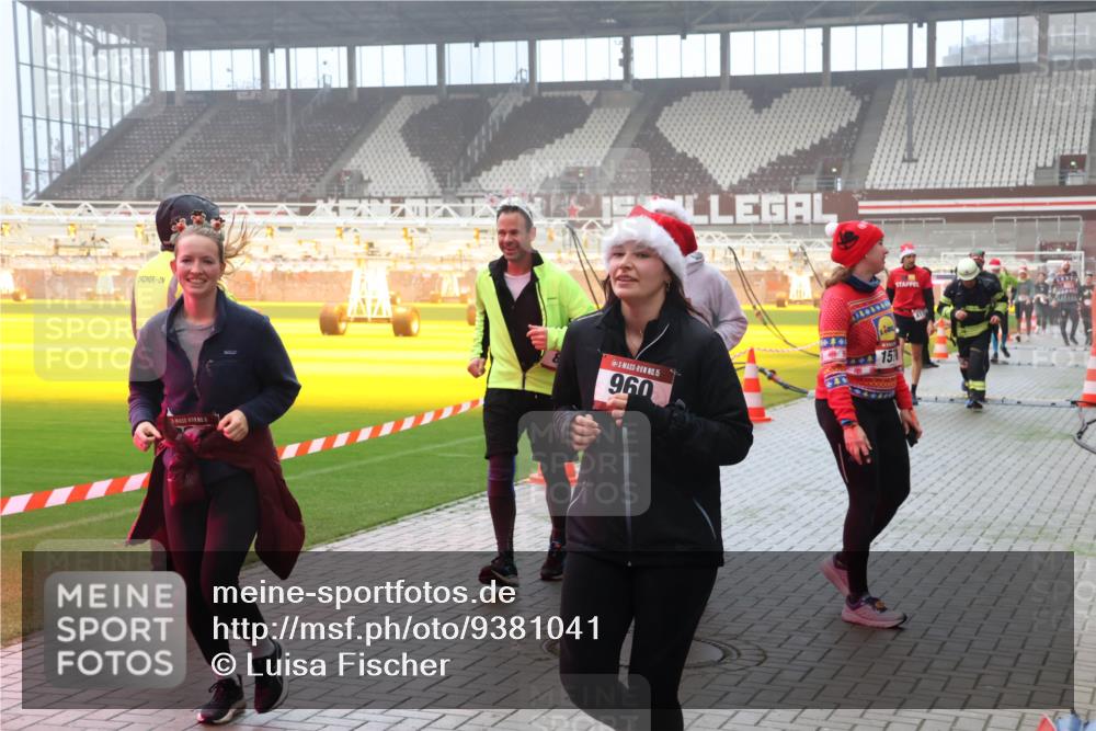 07.12.2025 - St. Pauli X-Mass-Run No. 15 Luisa Fischer http://msf.ph/oto/9381041 07.12.2025 10:09:50 Ziel 15, 960, 15, 19, 800, 881, 896, 899, 960, 1172, 1191, 1243, 1248, 1461, 1465, 1570, 1575, 1576, 1718, 2126, 3300, 3493, 3756, 3891, 4066, 4067, 4068, 4113, 4666 meine-sportfotos.de