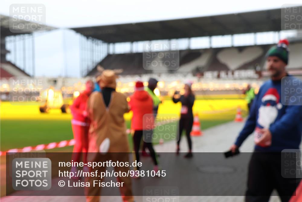 07.12.2025 - St. Pauli X-Mass-Run No. 15 Luisa Fischer http://msf.ph/oto/9381045 07.12.2025 10:43:30 Ziel 296, 519, 598, 604, 625, 1053, 1301, 1616, 1758, 1814, 1936, 2052, 2053, 2061, 2155, 2336, 2337, 2724, 2726, 2761, 2762, 2802, 2901, 3022, 3038, 3381, 4161, 4394, 4594, 4621, 4857 meine-sportfotos.de