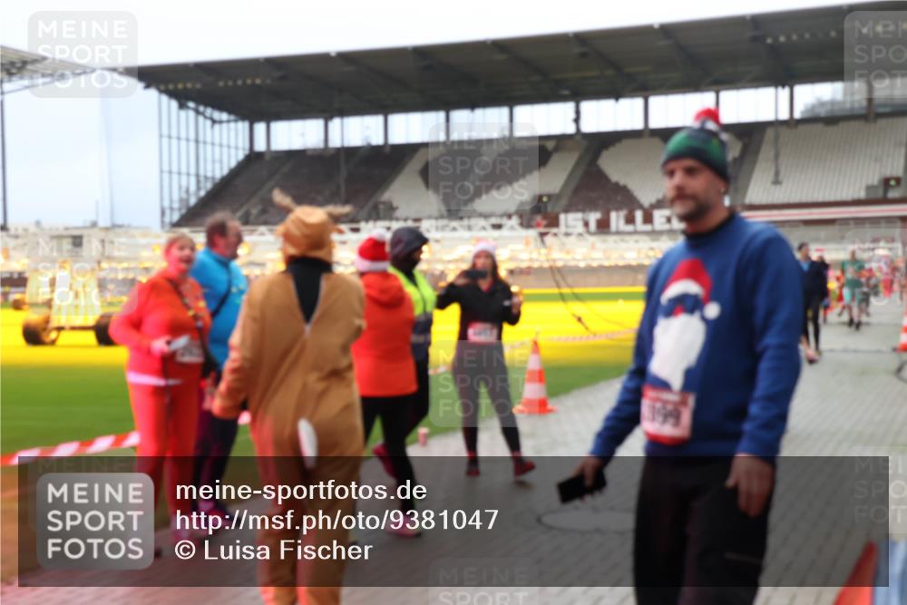 07.12.2025 - St. Pauli X-Mass-Run No. 15 Luisa Fischer http://msf.ph/oto/9381047 07.12.2025 10:43:30 Ziel 199, 296, 519, 598, 604, 625, 1053, 1301, 1616, 1758, 1814, 1936, 2052, 2053, 2061, 2155, 2336, 2337, 2724, 2726, 2761, 2762, 2802, 2901, 3022, 3038, 3381, 4161, 4394, 4594, 4621, 4857 meine-sportfotos.de