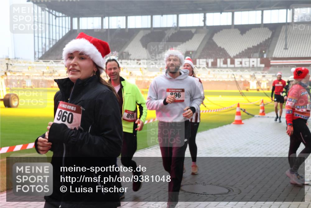 07.12.2025 - St. Pauli X-Mass-Run No. 15 Luisa Fischer http://msf.ph/oto/9381048 07.12.2025 10:09:51 Ziel 15, 960, 899, 996, 19, 800, 881, 896, 899, 960, 1172, 1191, 1243, 1248, 1461, 1465, 1570, 1575, 1576, 1718, 2126, 3300, 3493, 3756, 3891, 4066, 4067, 4068, 4113, 4666 meine-sportfotos.de