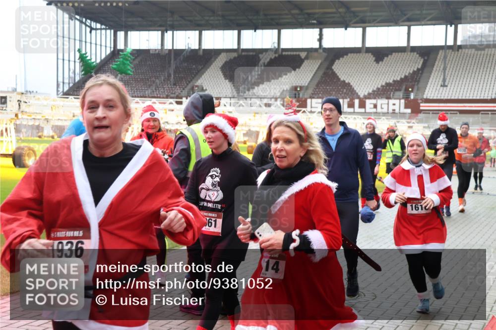 07.12.2025 - St. Pauli X-Mass-Run No. 15 Luisa Fischer http://msf.ph/oto/9381052 07.12.2025 10:43:43 Ziel 5, 1936, 61, 14, 161, 3038, 74, 296, 559, 1053, 1301, 1616, 1814, 1936, 2052, 2053, 2336, 2337, 2459, 2487, 2647, 2724, 2726, 2761, 2762, 2802, 2901, 3022, 3038, 3226, 3237, 3381, 4104, 4161, 4621 meine-sportfotos.de