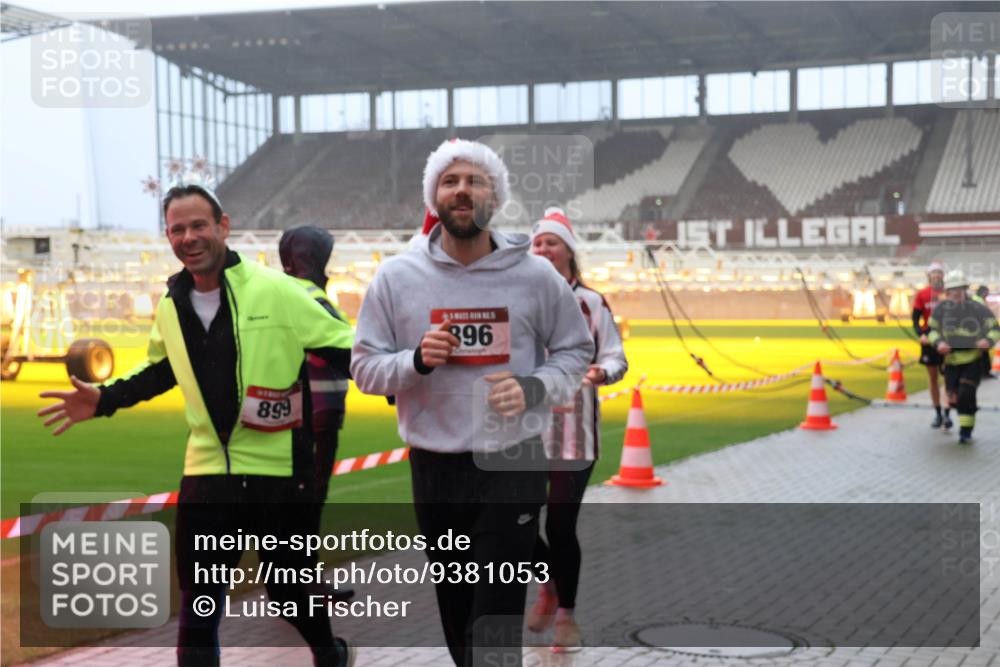 07.12.2025 - St. Pauli X-Mass-Run No. 15 Luisa Fischer http://msf.ph/oto/9381053 07.12.2025 10:09:52 Ziel 899, 396, 800, 881, 896, 899, 960, 1172, 1191, 1243, 1248, 1461, 1465, 1570, 1575, 1576, 1718, 2126, 3300, 3493, 3756, 3891, 4066, 4067, 4068, 4113, 4666 meine-sportfotos.de