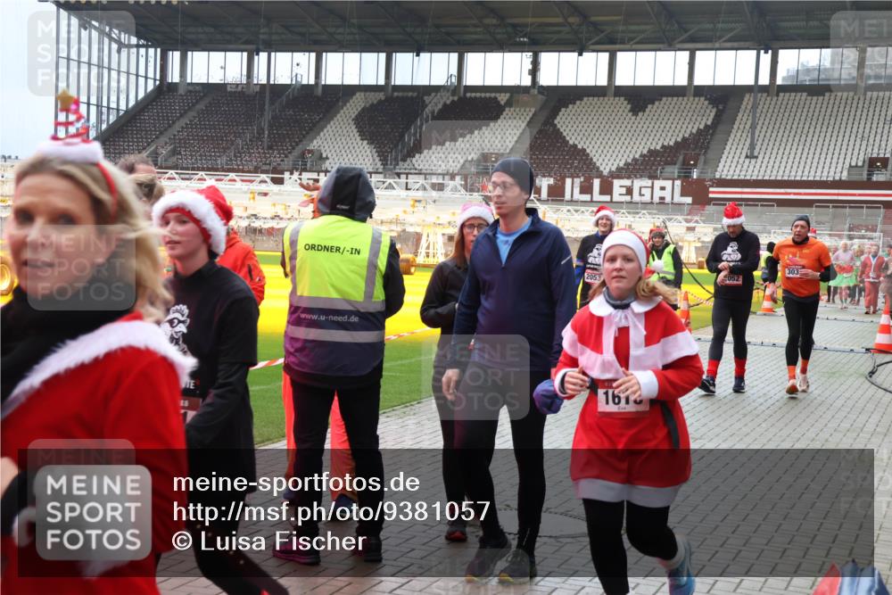 07.12.2025 - St. Pauli X-Mass-Run No. 15 Luisa Fischer http://msf.ph/oto/9381057 07.12.2025 10:43:44 Ziel 15, 2053, 1613, 303, 052, 74, 84, 296, 559, 1053, 1301, 1616, 1814, 1936, 2052, 2053, 2336, 2337, 2459, 2487, 2647, 2724, 2726, 2761, 2762, 2802, 2901, 3022, 3038, 3226, 3237, 3381, 4104, 4161, 4621 meine-sportfotos.de