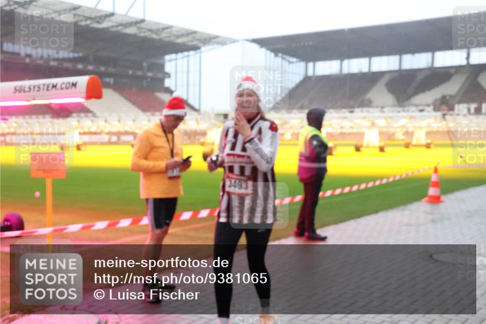 07.12.2025 - St. Pauli X-Mass-Run No. 15 Luisa Fischer http://msf.ph/oto/9381065 07.12.2025 10:09:53 Ziel 3493, 800, 881, 896, 899, 960, 1026, 1172, 1191, 1243, 1248, 1461, 1465, 1570, 1575, 1576, 1718, 2126, 3493, 3756, 4066, 4067, 4068, 4113, 4666 meine-sportfotos.de