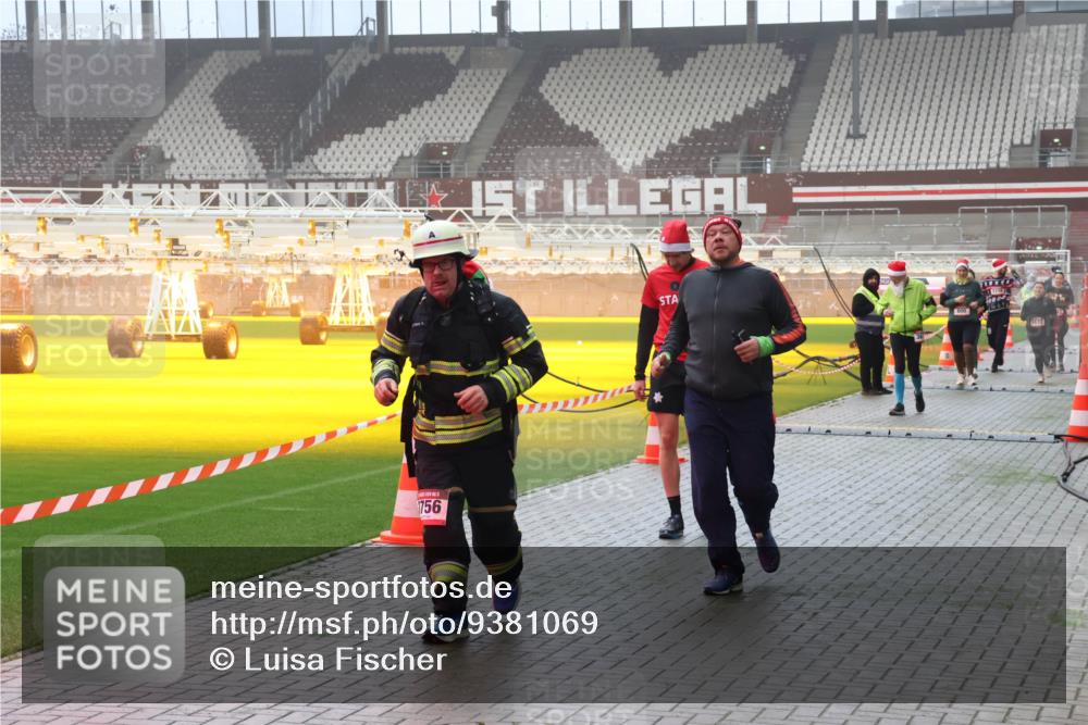 07.12.2025 - St. Pauli X-Mass-Run No. 15 Luisa Fischer http://msf.ph/oto/9381069 07.12.2025 10:09:56 Ziel 756, 1172, 800, 881, 896, 899, 960, 1026, 1172, 1191, 1243, 1248, 1461, 1465, 1575, 1576, 1718, 3493, 3756, 4113, 4666 meine-sportfotos.de