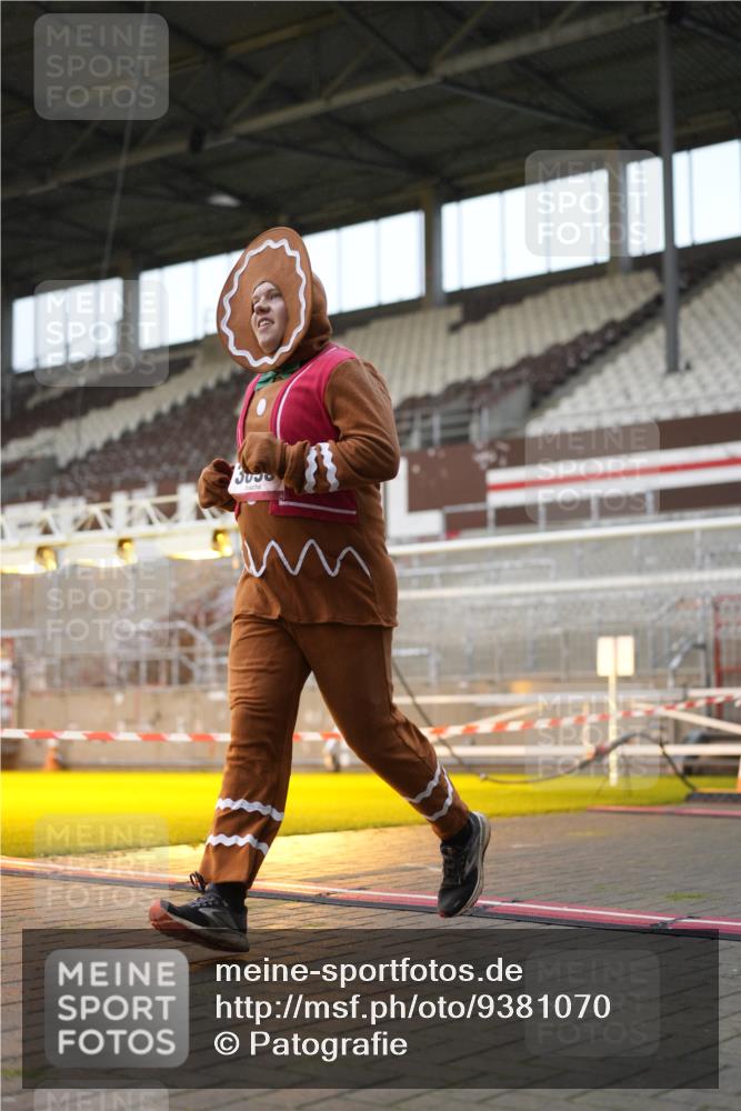 07.12.2025 - St. Pauli X-Mass-Run No. 15 Patografie http://msf.ph/oto/9381070 07.12.2025 10:19:51 Ziel 2238, 3893 meine-sportfotos.de