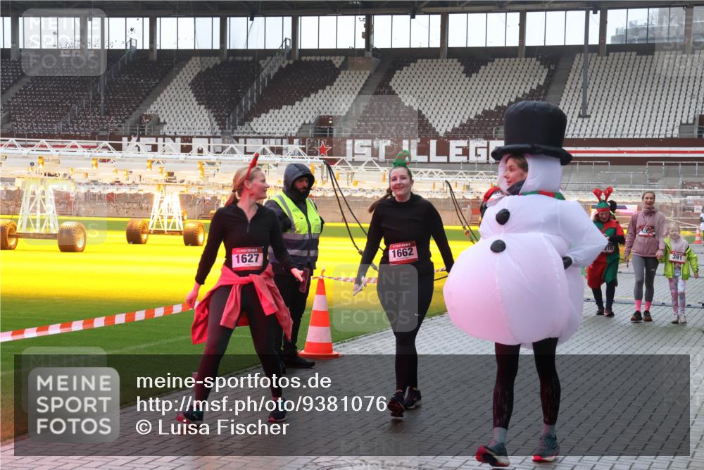 07.12.2025 - St. Pauli X-Mass-Run No. 15 Luisa Fischer http://msf.ph/oto/9381076 07.12.2025 11:15:58 Ziel 1627, 1662, 218, 391, 8, 14, 313, 372, 391, 1218, 1282, 1623, 1627, 1662, 2194, 3133 meine-sportfotos.de