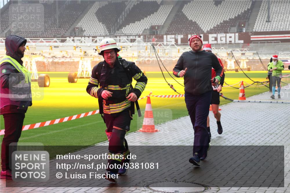 07.12.2025 - St. Pauli X-Mass-Run No. 15 Luisa Fischer http://msf.ph/oto/9381081 07.12.2025 10:09:57 Ziel 5, 800, 881, 896, 899, 960, 1026, 1172, 1191, 1243, 1248, 1461, 1465, 1575, 1576, 1718, 3493, 3756, 4113, 4666 meine-sportfotos.de