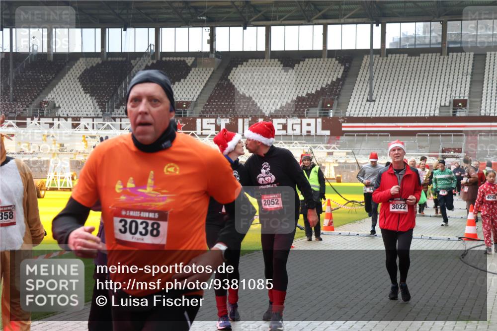 07.12.2025 - St. Pauli X-Mass-Run No. 15 Luisa Fischer http://msf.ph/oto/9381085 07.12.2025 10:43:48 Ziel 358, 5, 3038, 2052, 3022, 4045, 74, 84, 296, 559, 706, 1053, 1301, 1616, 1814, 1936, 2052, 2053, 2336, 2337, 2459, 2487, 2647, 2724, 2726, 2761, 2762, 2802, 2901, 3022, 3038, 3226, 3237, 3381, 4095, 4096, 4104, 4161, 4621 meine-sportfotos.de