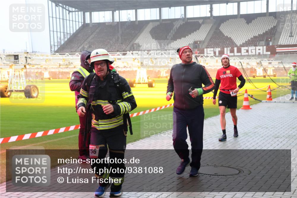 07.12.2025 - St. Pauli X-Mass-Run No. 15 Luisa Fischer http://msf.ph/oto/9381088 07.12.2025 10:09:58 Ziel 5, 156, 800, 881, 896, 899, 960, 1026, 1172, 1191, 1243, 1248, 1718, 3493, 3756, 4113, 4666 meine-sportfotos.de