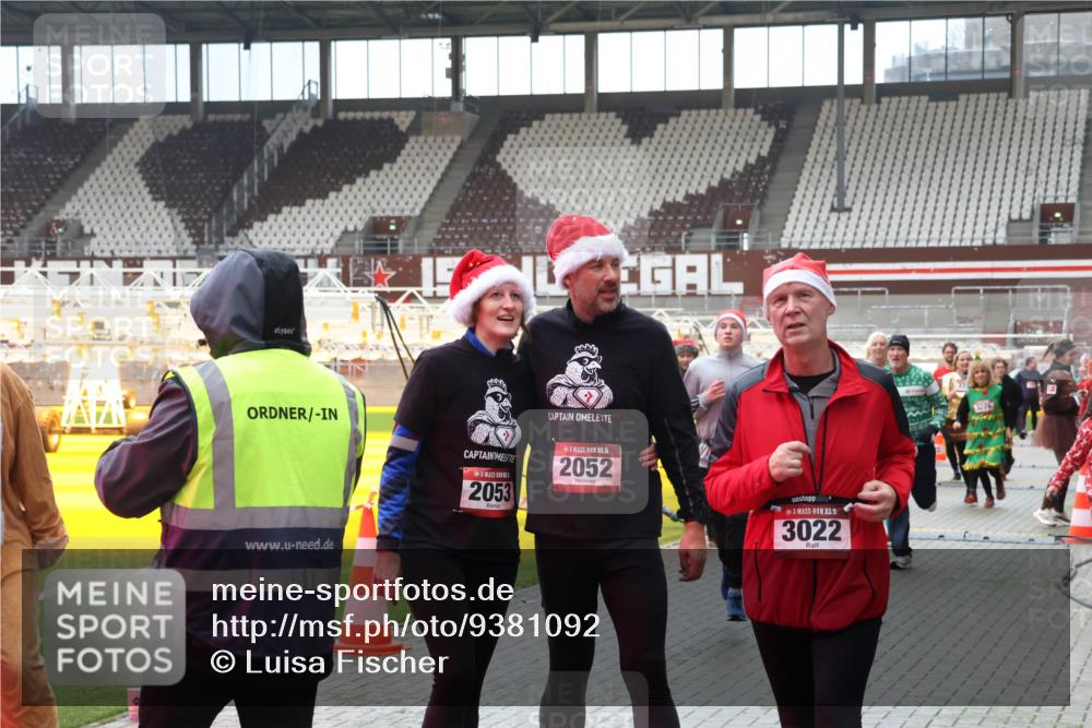 07.12.2025 - St. Pauli X-Mass-Run No. 15 Luisa Fischer http://msf.ph/oto/9381092 07.12.2025 10:43:50 Ziel 2053, 15, 2052, 15, 3022, 3226, 74, 84, 296, 559, 706, 1053, 1301, 1616, 1814, 1913, 1936, 2052, 2053, 2336, 2337, 2459, 2487, 2647, 2724, 2726, 2761, 2762, 2767, 2802, 2901, 3022, 3038, 3226, 3237, 3381, 4095, 4096, 4104, 4161, 4621 meine-sportfotos.de