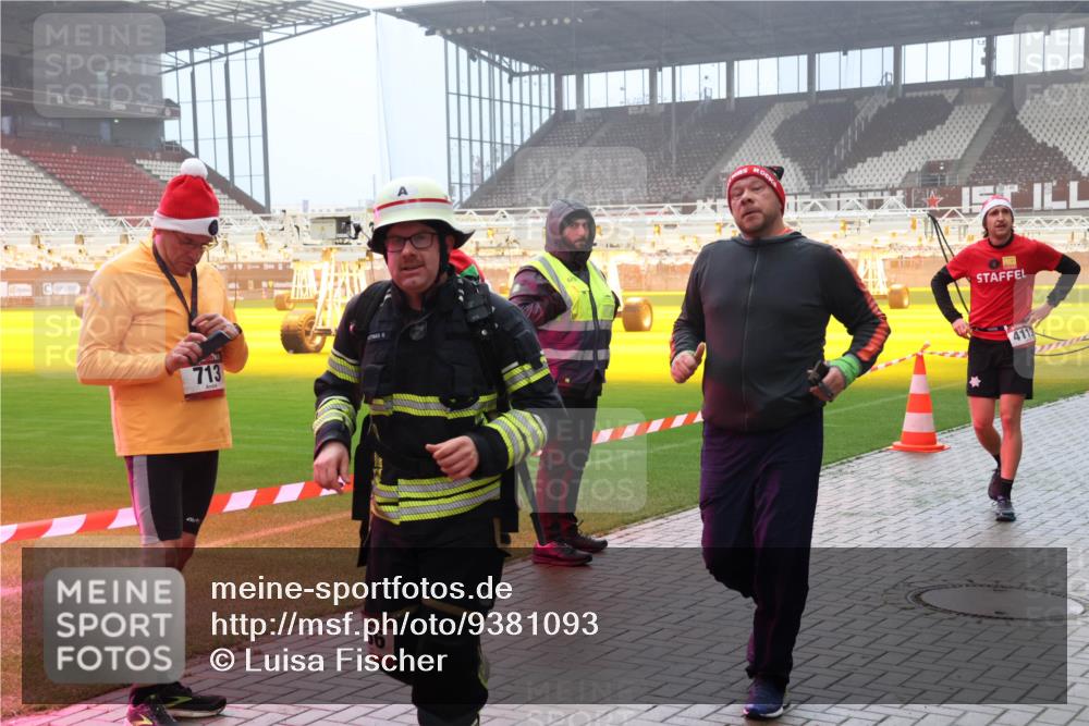 07.12.2025 - St. Pauli X-Mass-Run No. 15 Luisa Fischer http://msf.ph/oto/9381093 07.12.2025 10:09:58 Ziel 713, 56, 4113, 800, 881, 896, 899, 960, 1026, 1172, 1191, 1243, 1248, 1718, 3493, 3756, 4113, 4666 meine-sportfotos.de