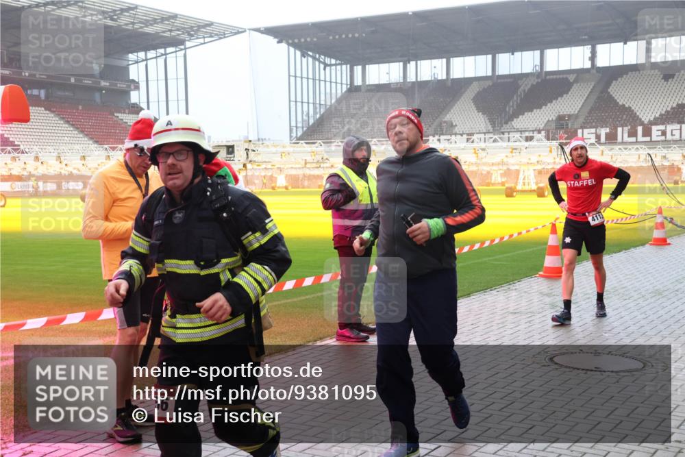 07.12.2025 - St. Pauli X-Mass-Run No. 15 Luisa Fischer http://msf.ph/oto/9381095 07.12.2025 10:09:59 Ziel 56, 4113, 800, 881, 896, 899, 960, 1026, 1172, 1191, 1243, 1248, 1718, 3493, 3756, 4113, 4666 meine-sportfotos.de