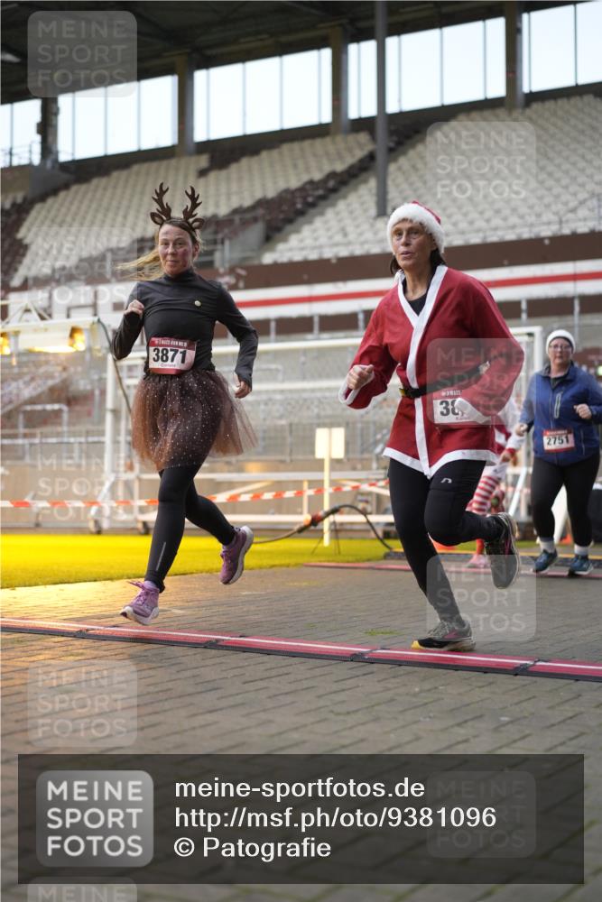 07.12.2025 - St. Pauli X-Mass-Run No. 15 Patografie http://msf.ph/oto/9381096 07.12.2025 10:19:58 Ziel 1364, 1553, 1903, 2238, 2751, 3846, 3871, 3893, 4042, 4071 meine-sportfotos.de