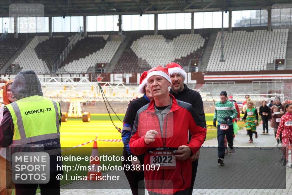 07.12.2025 - St. Pauli X-Mass-Run No. 15 Luisa Fischer http://msf.ph/oto/9381097 07.12.2025 10:43:51 Ziel 15, 3022, 4045, 74, 84, 296, 559, 706, 1053, 1301, 1616, 1814, 1913, 1936, 2052, 2053, 2336, 2337, 2459, 2487, 2647, 2724, 2726, 2761, 2762, 2767, 2802, 2901, 3022, 3038, 3100, 3226, 3237, 3381, 4095, 4096, 4104, 4161, 4621 meine-sportfotos.de
