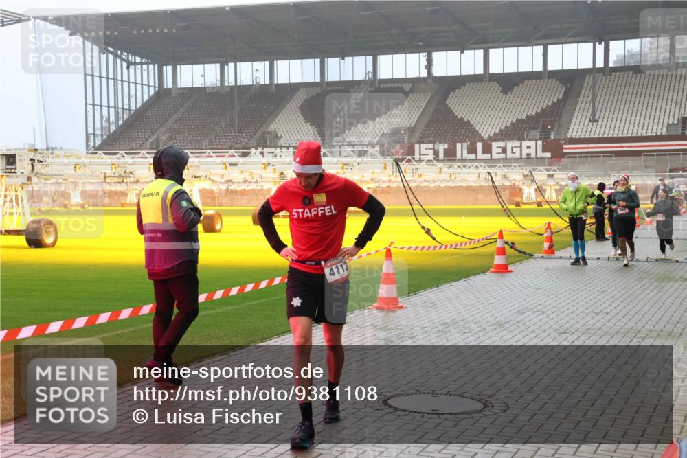 07.12.2025 - St. Pauli X-Mass-Run No. 15 Luisa Fischer http://msf.ph/oto/9381108 07.12.2025 10:10:01 Ziel 4113, 800, 1172, 800, 881, 896, 899, 960, 989, 1026, 1172, 1191, 1243, 1248, 1256, 1257, 1718, 3493, 3756, 4113, 4666 meine-sportfotos.de