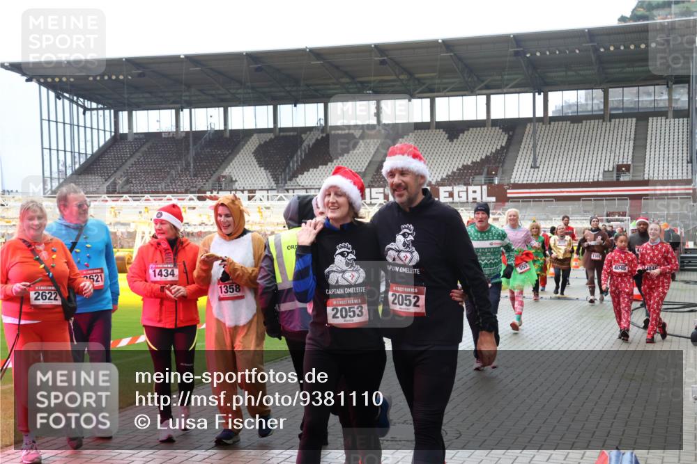 07.12.2025 - St. Pauli X-Mass-Run No. 15 Luisa Fischer http://msf.ph/oto/9381110 07.12.2025 10:43:52 Ziel 2622, 521, 1434, 1358, 5, 2053, 15, 2052, 559, 3237, 1301, 4045, 4046, 74, 84, 296, 559, 706, 1053, 1301, 1616, 1814, 1913, 1936, 2052, 2053, 2336, 2337, 2459, 2487, 2647, 2724, 2726, 2761, 2762, 2767, 2802, 2901, 3022, 3038, 3100, 3226, 3237, 3381, 4095, 4096, 4104, 4161, 4621 meine-sportfotos.de