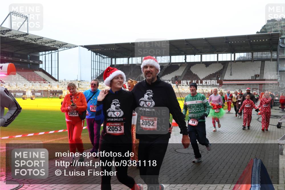 07.12.2025 - St. Pauli X-Mass-Run No. 15 Luisa Fischer http://msf.ph/oto/9381118 07.12.2025 10:43:54 Ziel 2622, 262, 15, 2053, 15, 2052, 101, 559, 74, 74, 84, 559, 706, 1053, 1301, 1616, 1814, 1913, 1936, 2052, 2053, 2459, 2487, 2647, 2724, 2726, 2761, 2762, 2767, 2802, 2901, 3022, 3038, 3100, 3226, 3237, 3381, 4095, 4096, 4104, 4621 meine-sportfotos.de