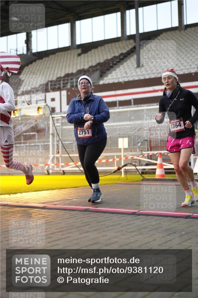 07.12.2025 - St. Pauli X-Mass-Run No. 15 Patografie http://msf.ph/oto/9381120 07.12.2025 10:19:59 Ziel 1364, 1553, 1903, 2238, 2751, 3846, 3871, 3893, 4042, 4071 meine-sportfotos.de