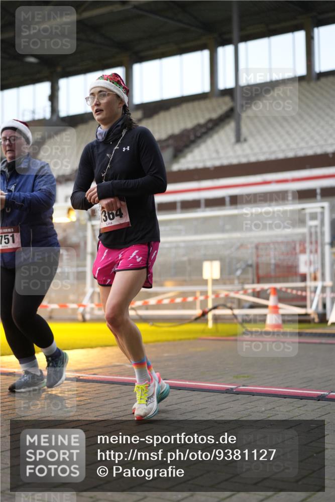 07.12.2025 - St. Pauli X-Mass-Run No. 15 Patografie http://msf.ph/oto/9381127 07.12.2025 10:20:00 Ziel 1364, 1553, 1903, 2238, 2751, 3846, 3871, 3893, 4042, 4071 meine-sportfotos.de