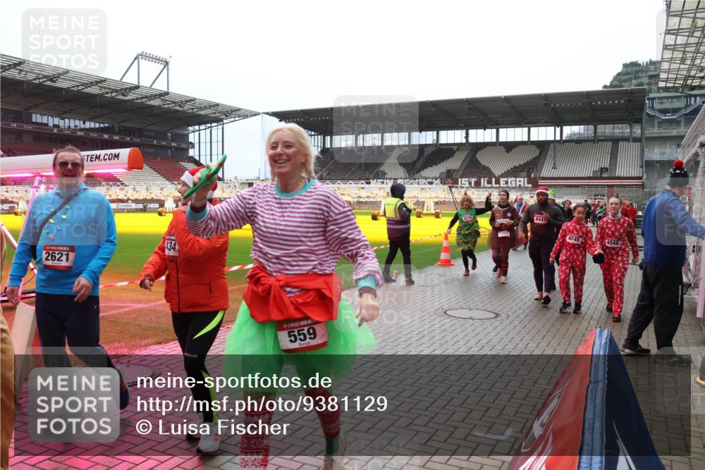 07.12.2025 - St. Pauli X-Mass-Run No. 15 Luisa Fischer http://msf.ph/oto/9381129 07.12.2025 10:43:57 Ziel 5, 2621, 434, 559, 1301, 4441, 4045, 4046, 74, 84, 559, 706, 1053, 1301, 1616, 1814, 1913, 1936, 2052, 2053, 2459, 2487, 2647, 2724, 2726, 2761, 2762, 2767, 3022, 3038, 3100, 3226, 3237, 4095, 4096, 4104 meine-sportfotos.de