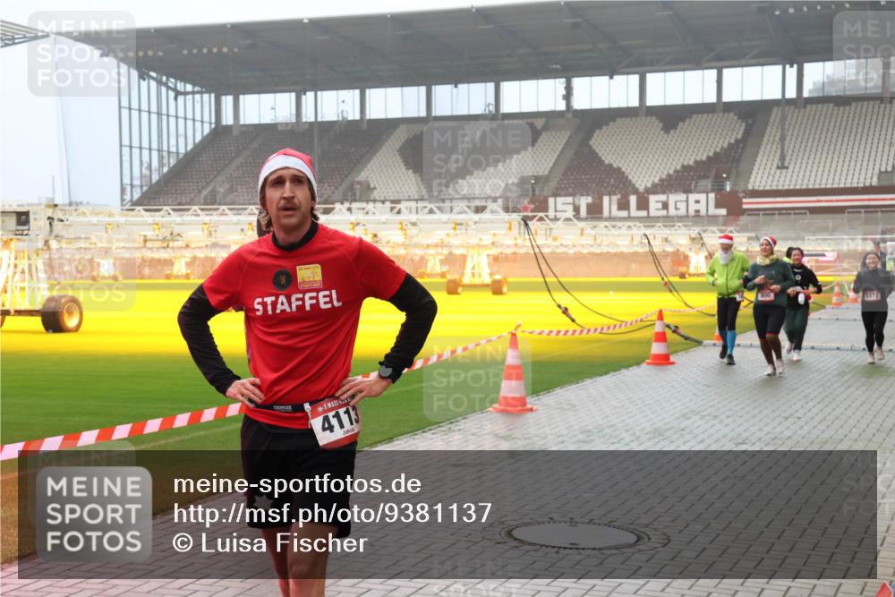 07.12.2025 - St. Pauli X-Mass-Run No. 15 Luisa Fischer http://msf.ph/oto/9381137 07.12.2025 10:10:03 Ziel 4113, 1172, 800, 881, 896, 899, 960, 989, 1026, 1172, 1191, 1243, 1248, 1256, 1257, 1678, 1718, 2502, 2504, 2560, 3493, 3756, 4666 meine-sportfotos.de